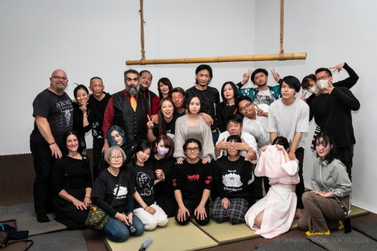 Gruppenfoto der Mitwirkenden beim Onawa Asobi Tokio 2024