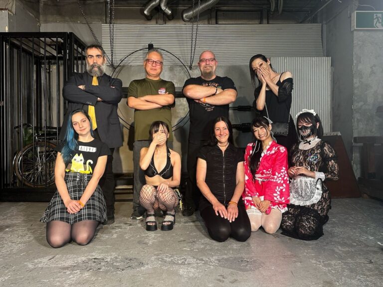 Gruppenfoto nach dem ersten Auftritt im Studio DX in Tokio